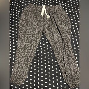 Glyder Gray Leopard Print Joggers w/ pockets- size xl(based off waist)